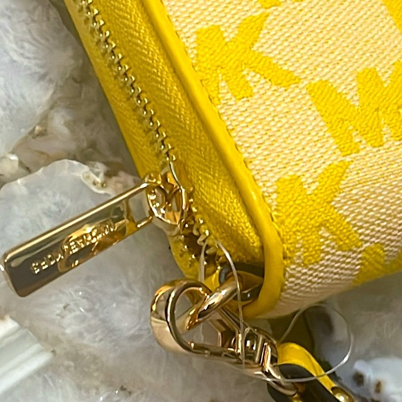 Michael Kor jet set travel phone holder wallet - Picture 3 of 6